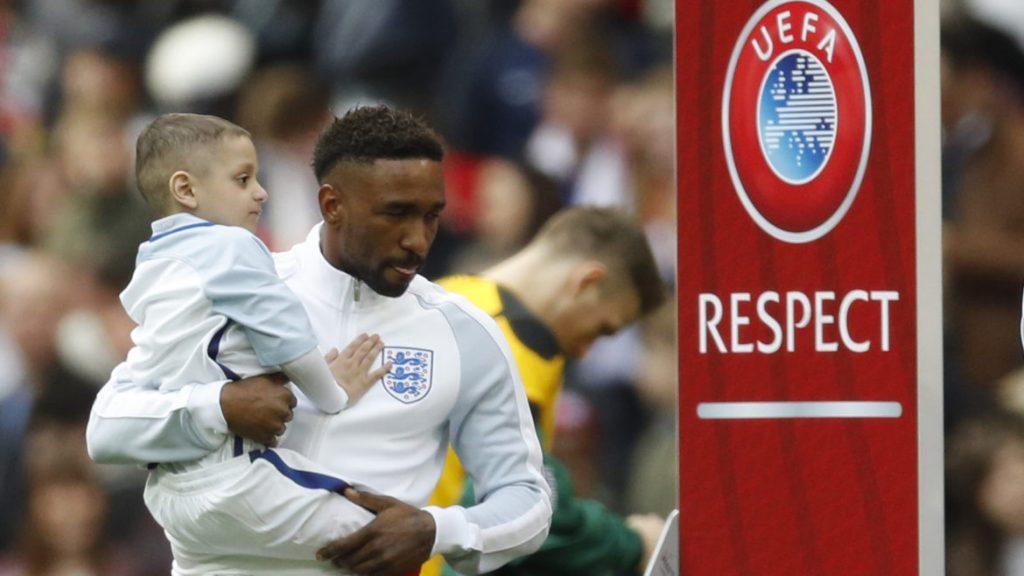 England’s Jermain Defoe with mascot Bradley Lowery before the match