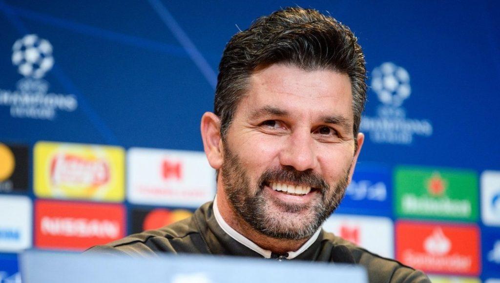 06 November 2018, Bavaria, München: Soccer: Champions League, FC Bayern Munich – AEK Athens, Group E, Matchday 4, Press conference AEK Athens: Coach Marinos Ouzounidis of Athens speaks during the press conference in the Allianz Arena. Photo: Matthias Balk